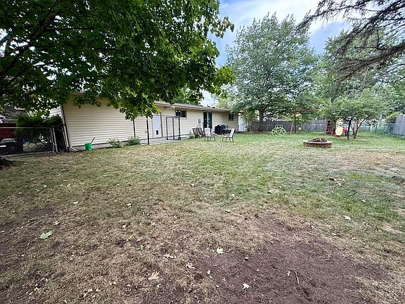 5th image of 127 8th Ave SE