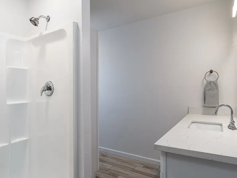 Ensuite bath with walk in shower