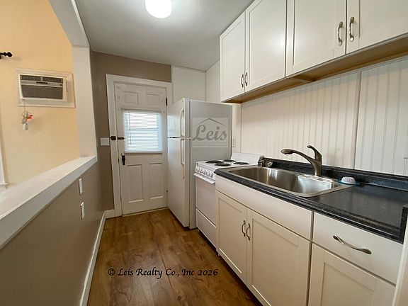 3rd image of 404 Sycamore St #2