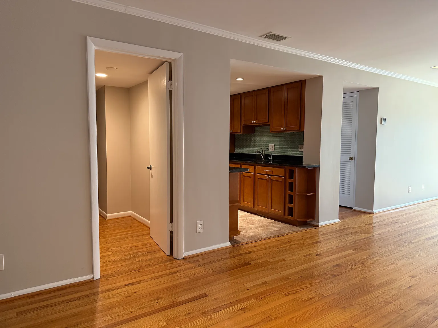 1812 Wyoming Ave NW — Photo 4