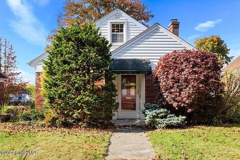 2nd image of 55 Pointview Drive