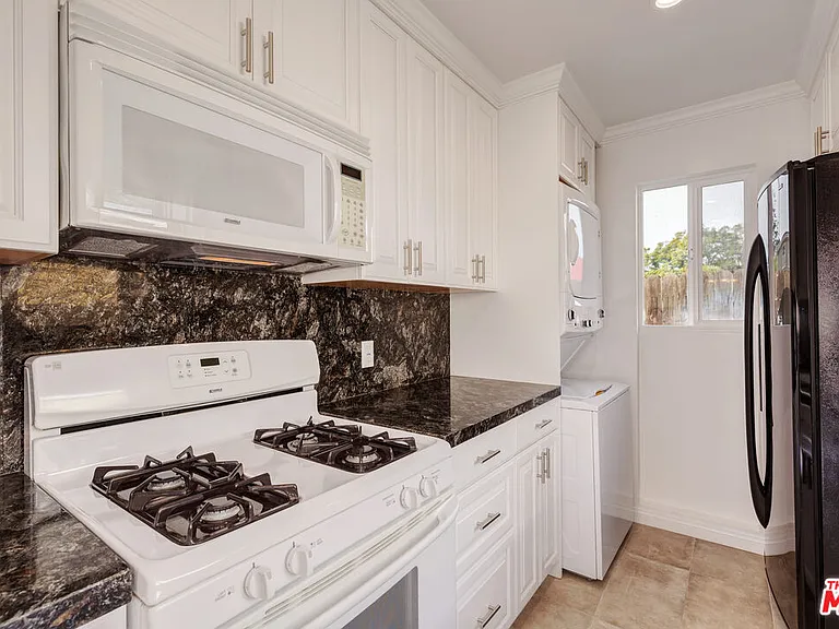 4333 S Westlawn Ave — Photo 6