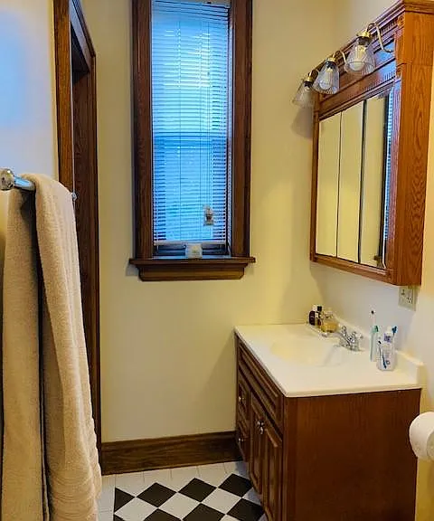 2214 N Kenmore Ave #2 — Photo 7