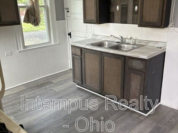 2nd image of 35 Neil St #1