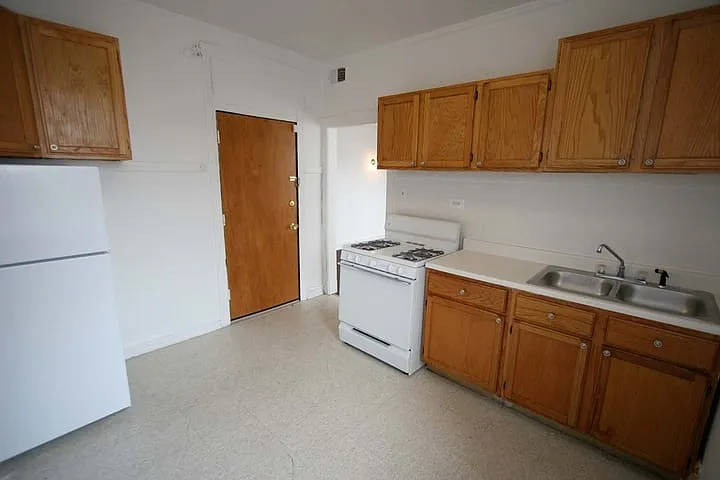 925 East 46th Street — Photo 37