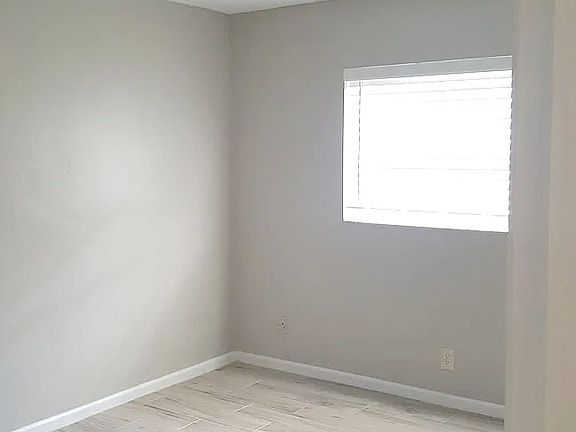 4th image of 420 NE 11th Ave #1