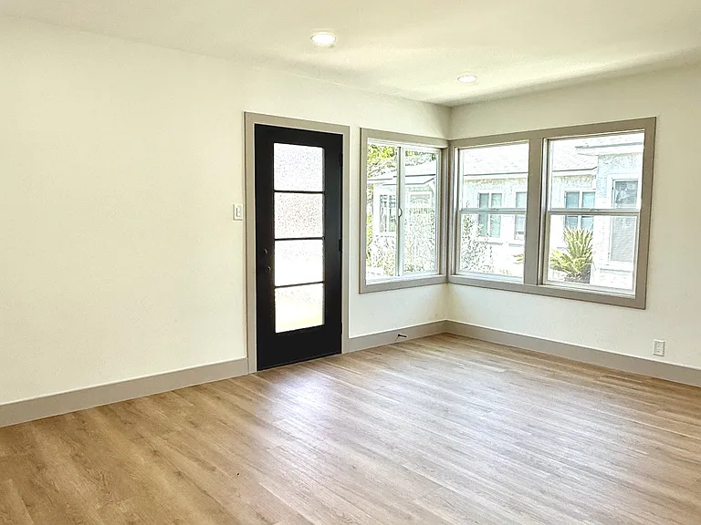2510 Termino Ave #B — Photo 9