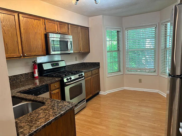 Riverlook Pkwy SE — Photo 4