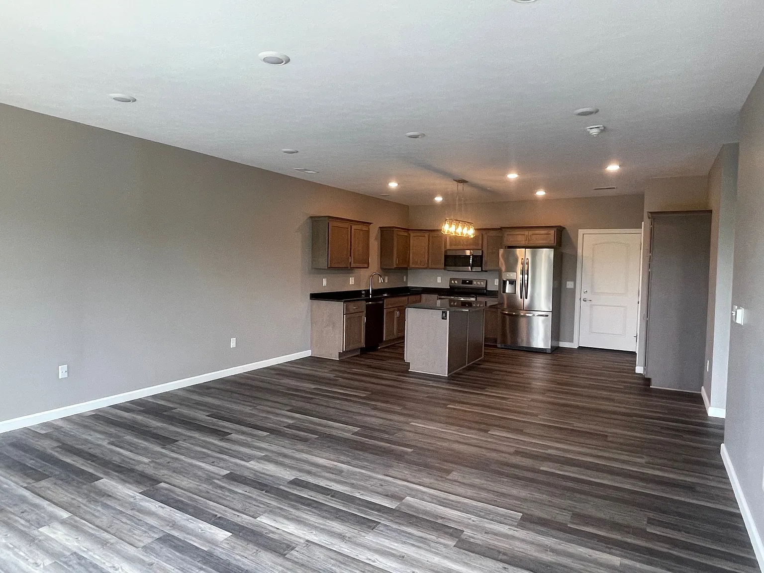 Latitude 40 Flats — Photo 3