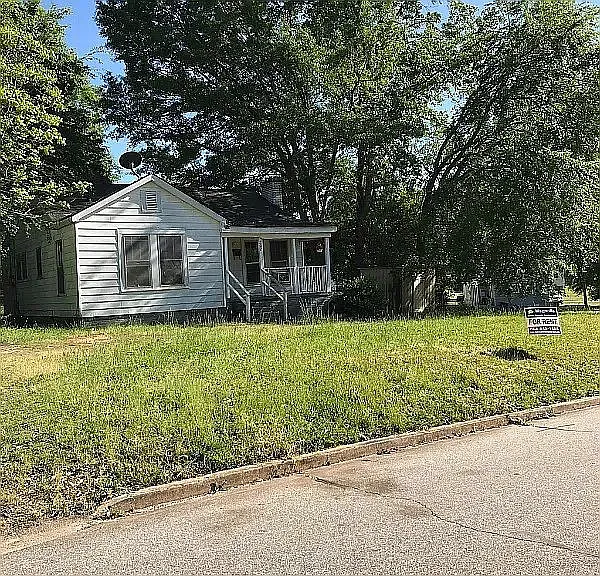 2 bed, 1.0 bath, $710 — Photo 2