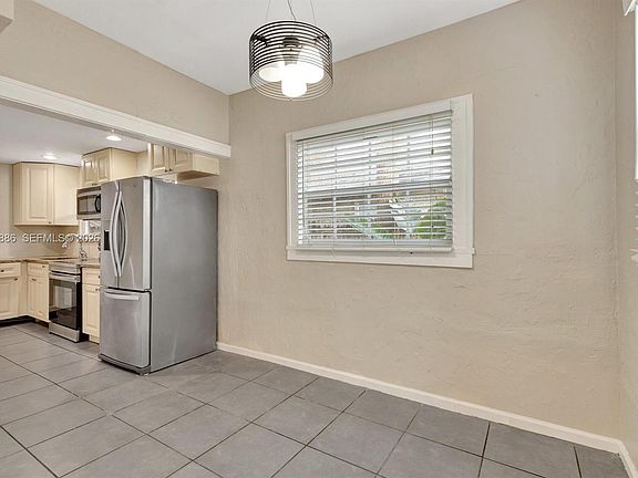 4th image of 630 33rd St