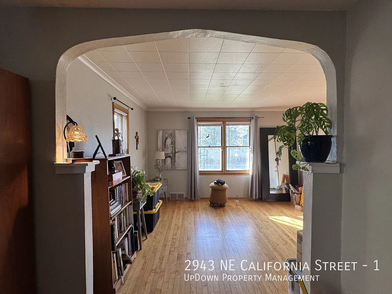 "Chic & Cozy 2-Bedroom Duplex Retreat in NE Minneapolis Just 850 Sq Ft of Pure Comfort!" — Photo 2