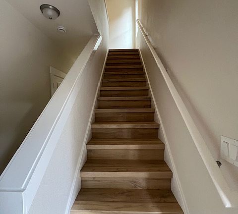 4th image of 910 Hardcastle Ave