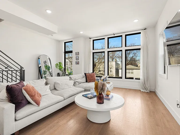 121 Prospect St #2 — Photo 2