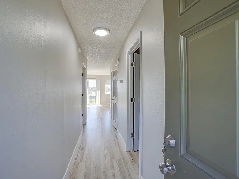 2100-2106 E 5th St #2102 — Photo 17