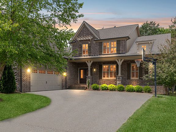 3rd image of 708 Eldon Ln