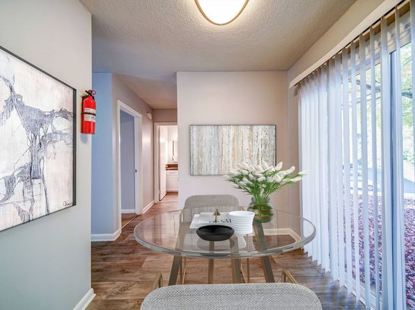 Colonial House Apartments | 818 2nd Street Pl NE, Hickory, NC