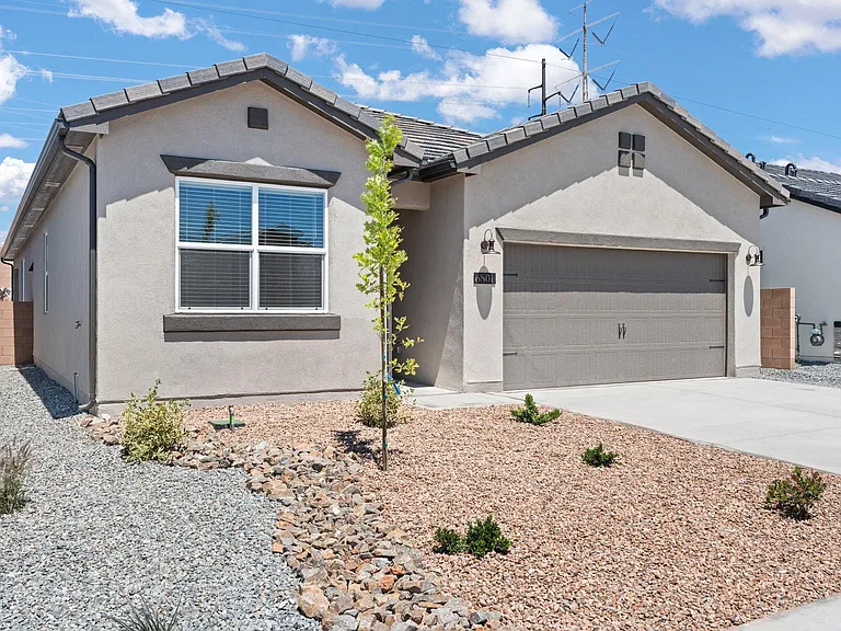 6801 Cleary Loop NE — Photo 2