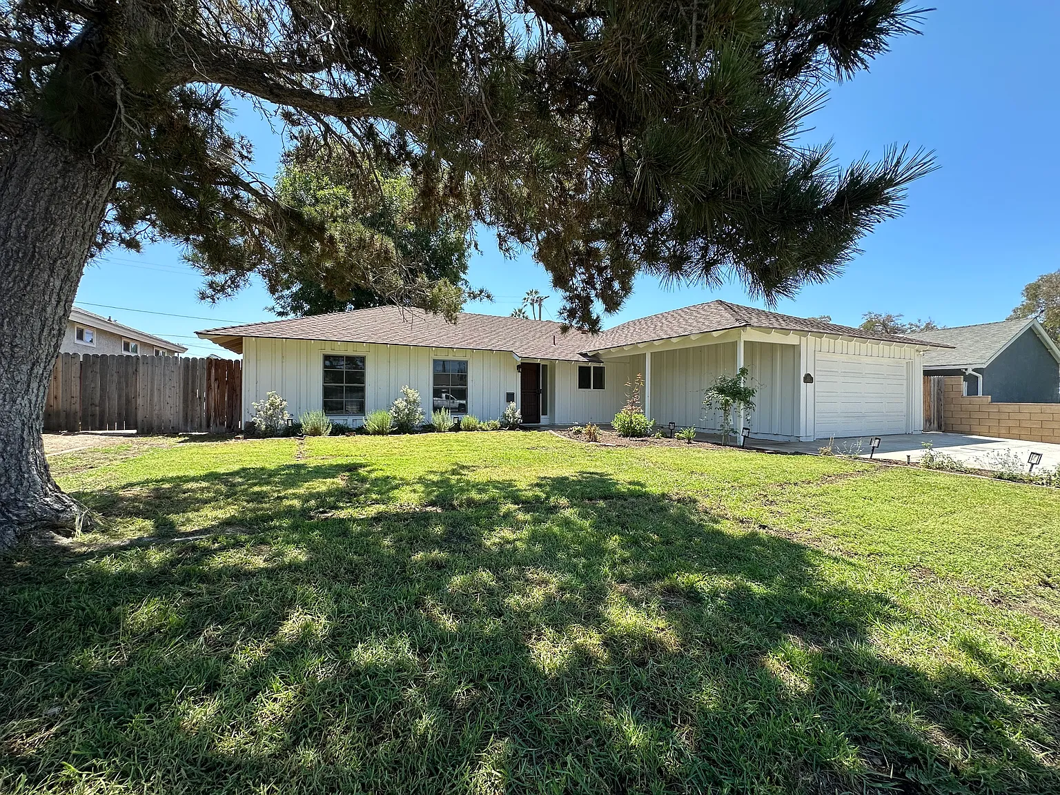 3 bed, 1424 sqft, $4,950 — Photo 1