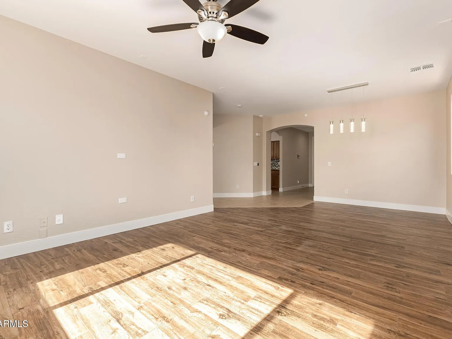 6 bed, 3.0 bath, 2671 sqft, $4,175 — Photo 4