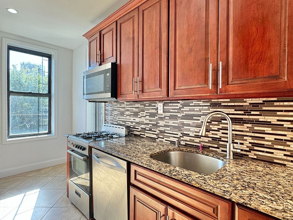 2nd image of 340 Vernon Ave #4F