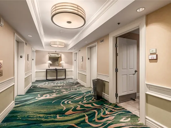 135 Harmon Ave #915, Las Vegas, NV 89109