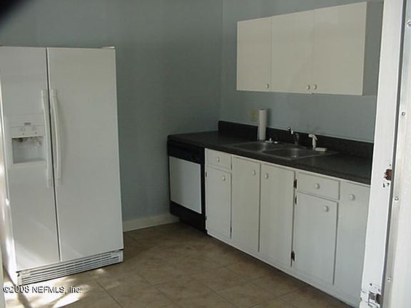 3rd image of 502 N Saint Clair St