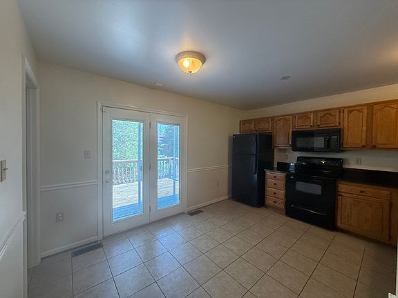 3rd image of 107 Ridge Ct