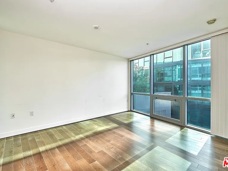 901 S Flower St #500 — Photo 27