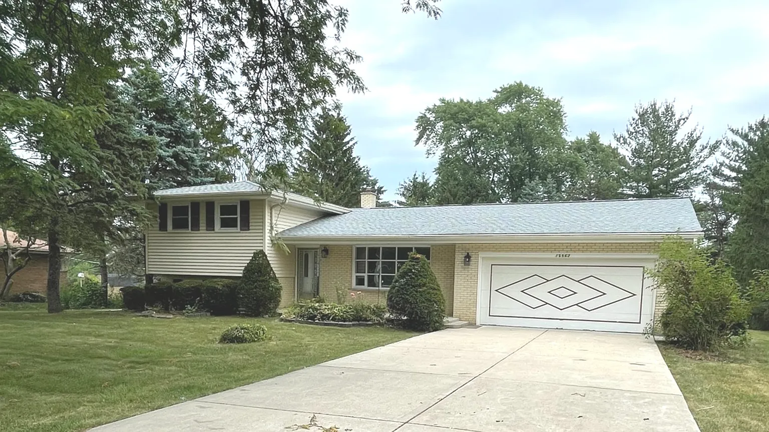 1S563 Fairview Ave photo 1