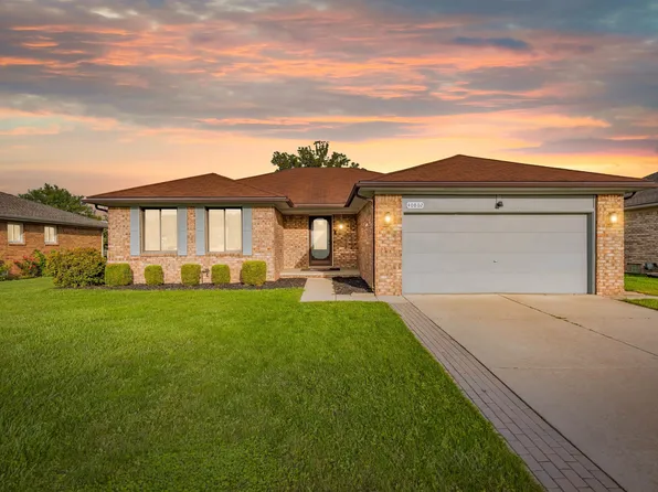 40802 Karen Ct, Clinton Township, MI 48038