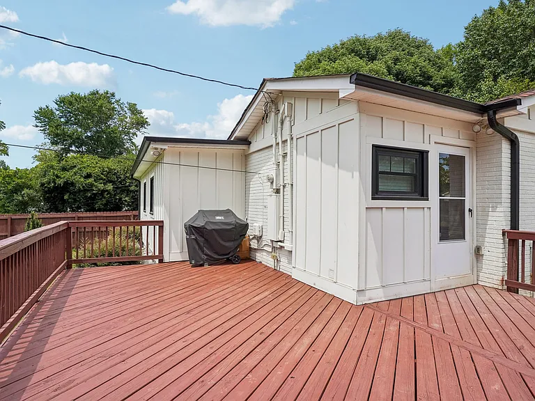 2318 Amesbury Ave — Photo 27