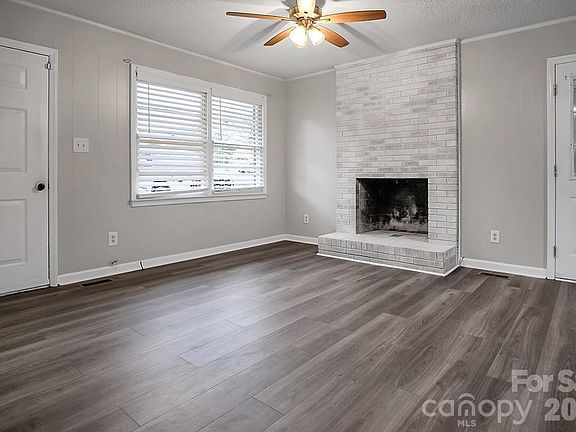 3rd image of 526 Kings Rd
