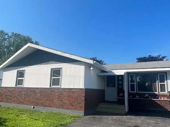 33 Goffe Street, Lewiston, ME 04240