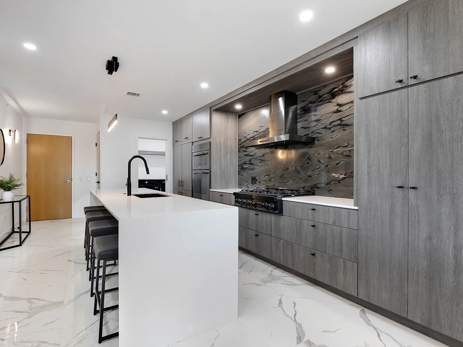 2 bed, 1319 sqft, $6,000 — Photo 4