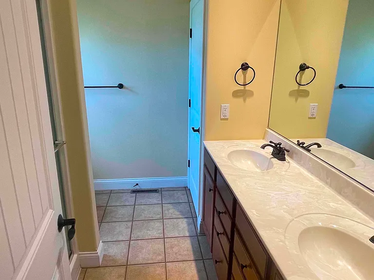 1505 Stonebluff Ct — Photo 7