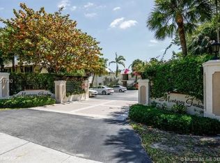 8609 SW 68th Ct APT 22, Pinecrest, FL 33156