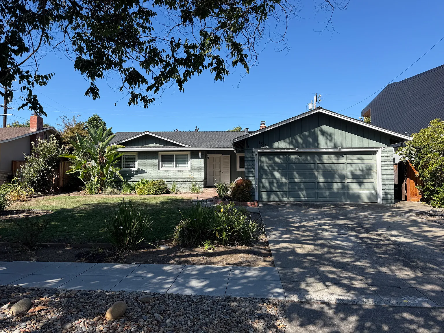3 bed, 1346 sqft, $5,195 — Photo 1