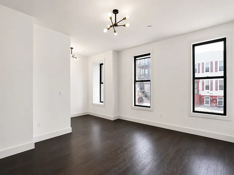 1110 Halsey St #2 — Photo 2