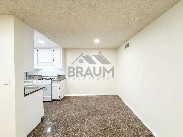 221 Elm Ave — Photo 3
