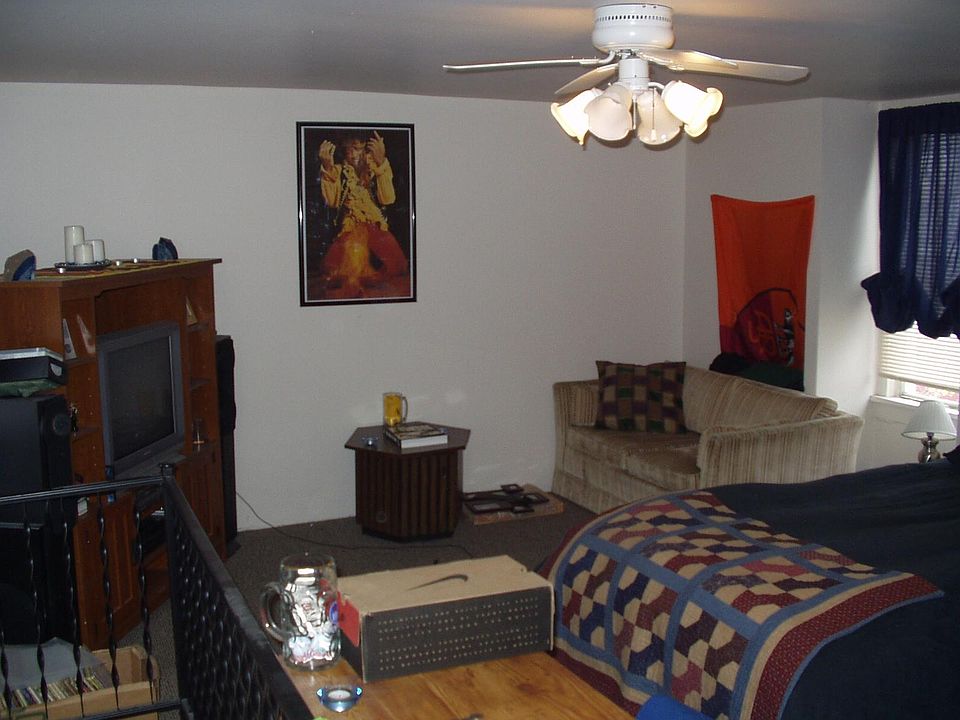 One of 2 bedrooms 