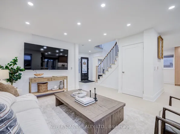 163 Brucker Rd, Barrie, ON L4N 8R8