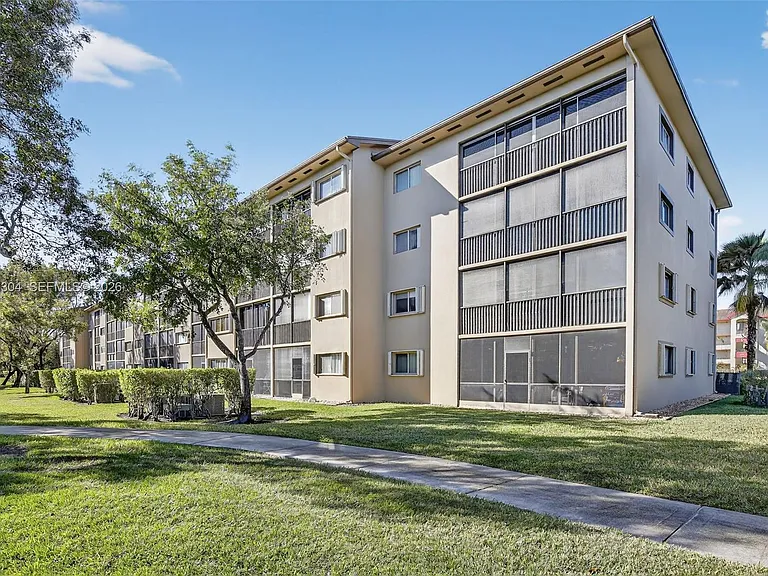 1651 SW 127th Ave #305A — Photo 31