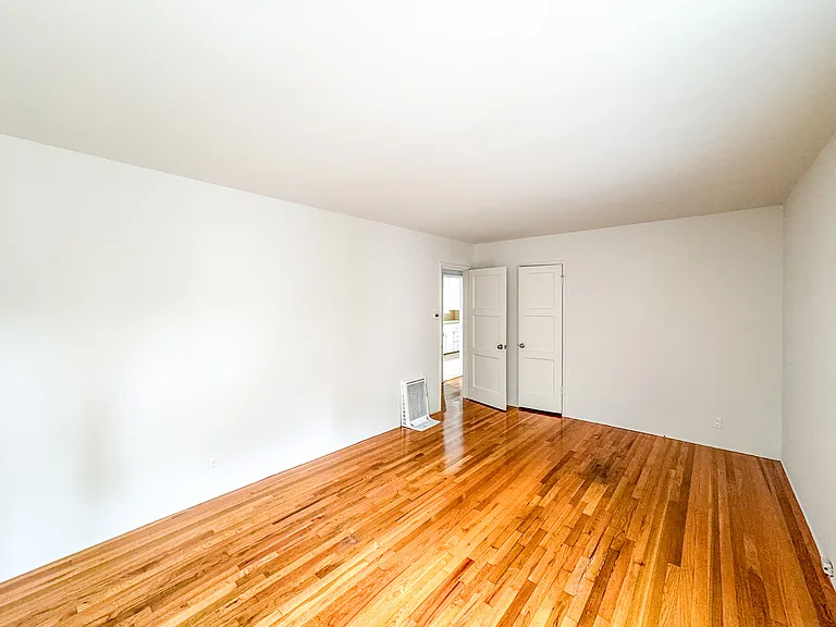 11820 Magnolia Blvd #11820 — Photo 3