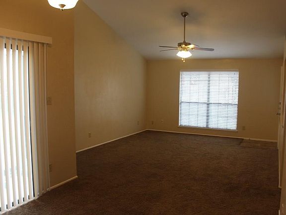 3rd image of 404 Jones St