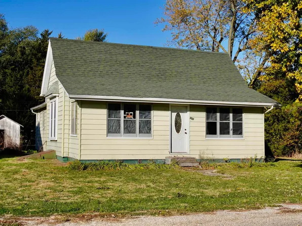 202 S 1st St, Easton, IL 62633