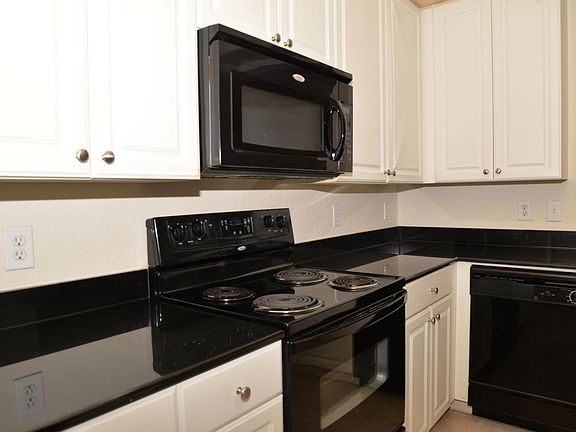 4th image of 8539 GATE Parkway #9224