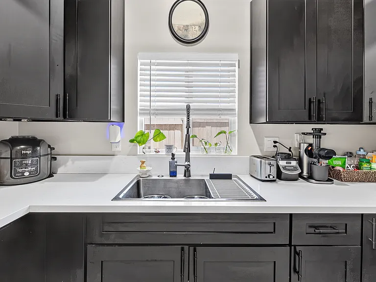 317 E I St #1/2 — Photo 6