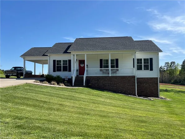 105 Meadowview Dr, Boonville, NC 27011