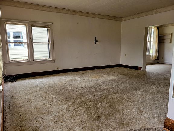 3rd image of 309 1st Ave W